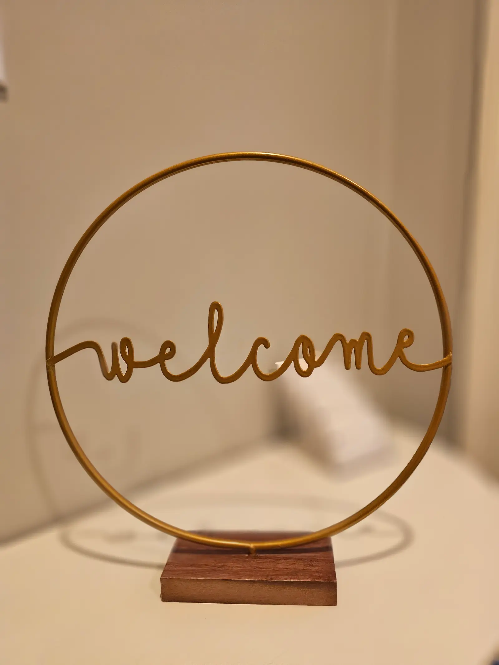 A round brass welcome sign on the clinic wall
